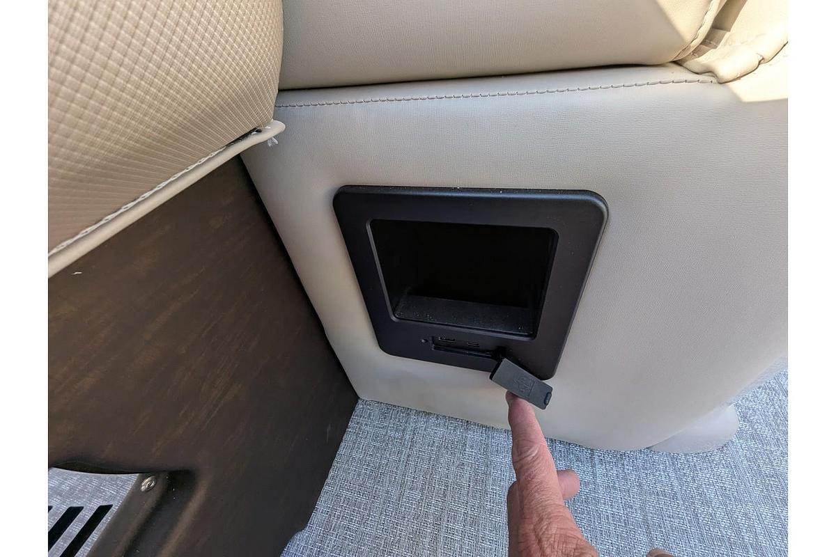 2026 Avalon 2385 LSZ Elite Windshield