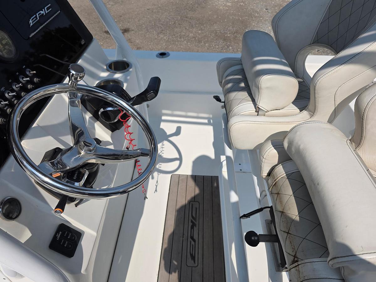 Used 2019 Epic Boats 22 Bay