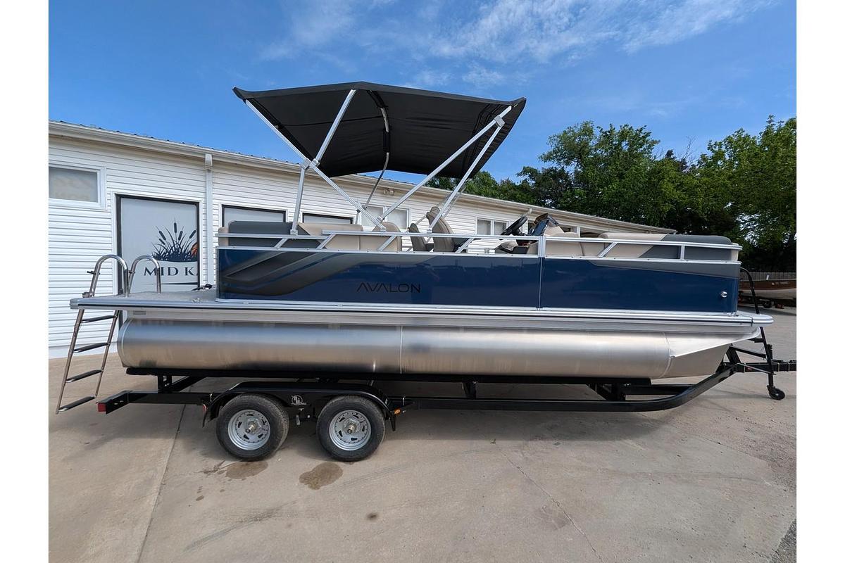 2026 Avalon 2180 Venture Quad Lounger