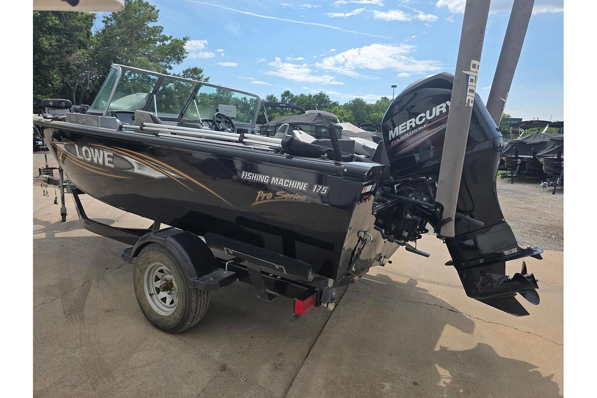 Used 2014 Lowe Fishing Machine 17