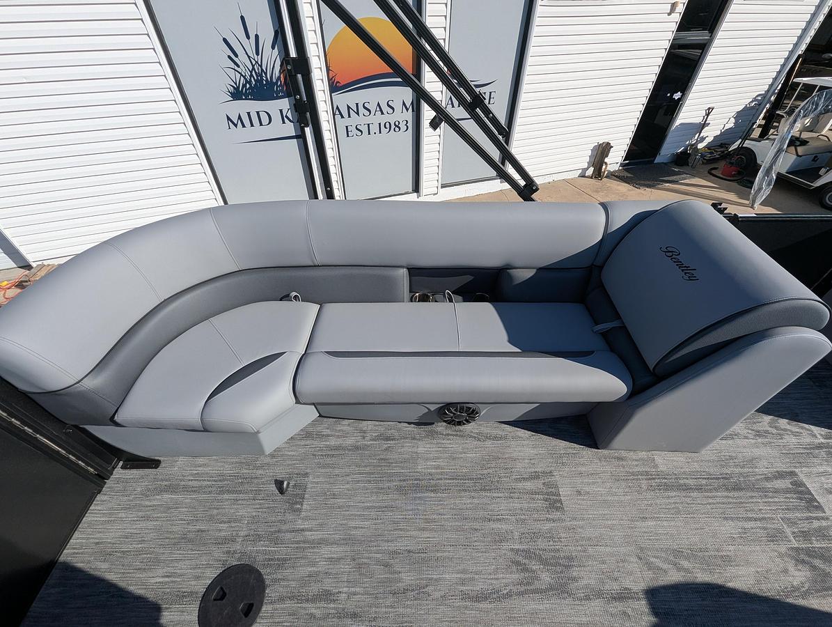 2027 Bentley Pontoons Bolt 223