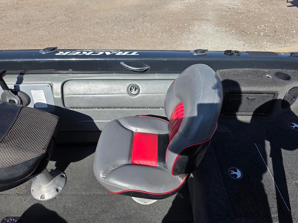 Used 2007 Tracker Tundra 18