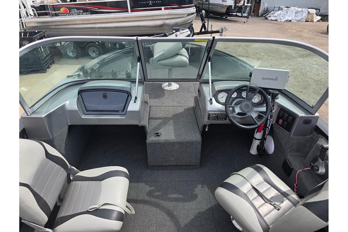 Used 2014 Lowe Fishing Machine 17