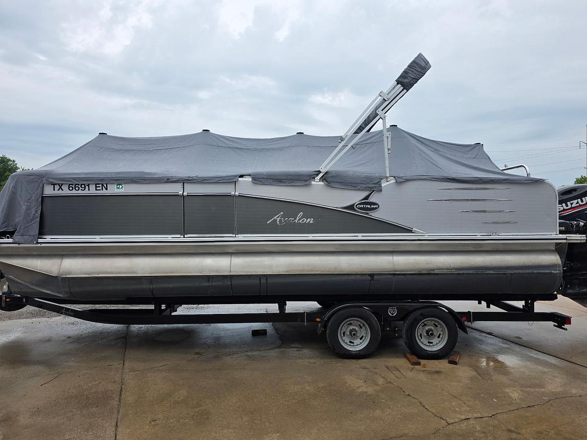 Used 2019 Avalon 2385 Catalina Rear Fish