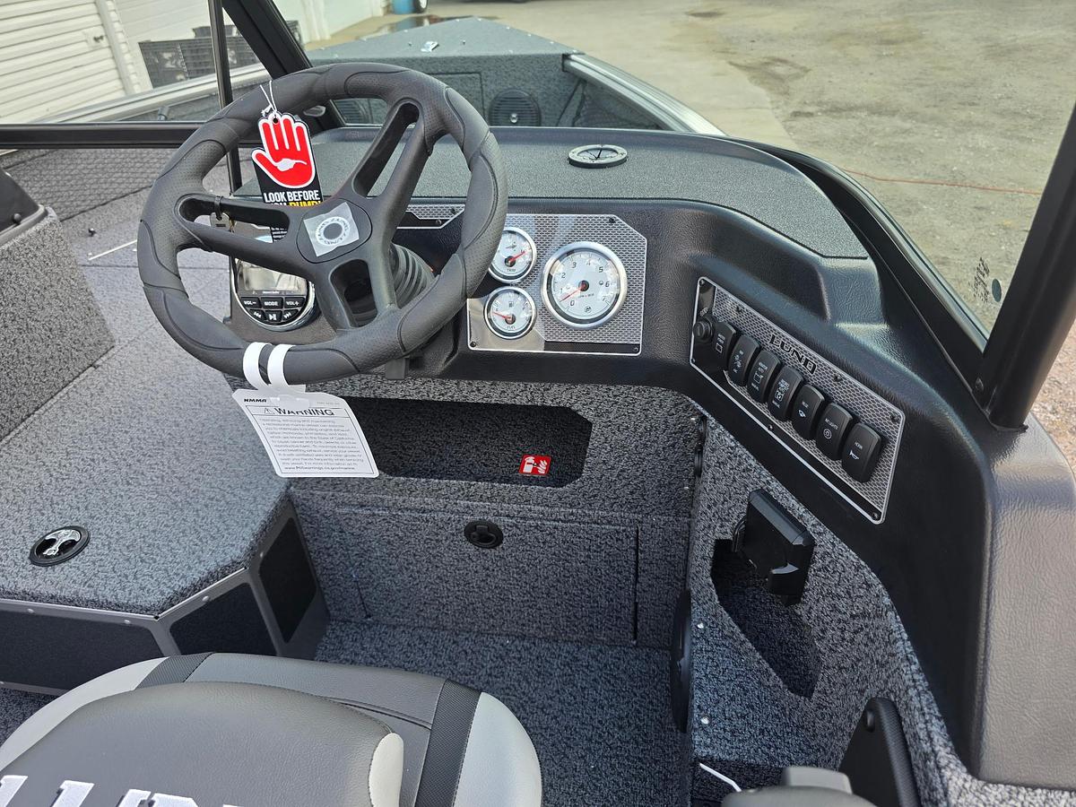 2027 Lund 1775 Impact XS Sport