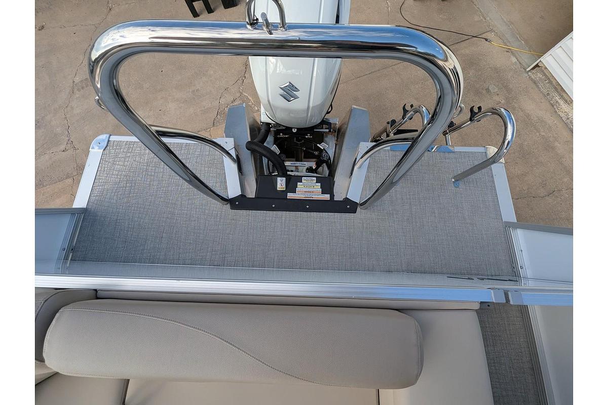 2026 Avalon 2385 LSZ Elite Windshield