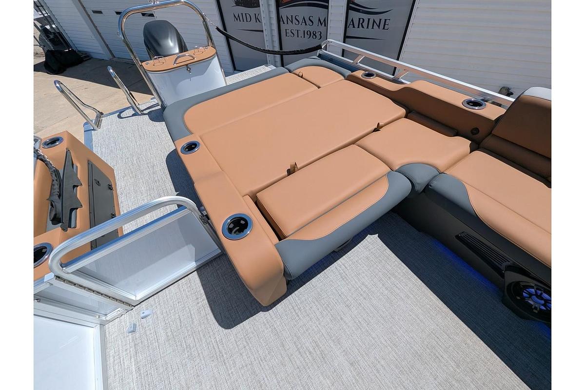 2026 Avalon 25E85 LSZ Versatile Rear Bench Windshield Tritoon
