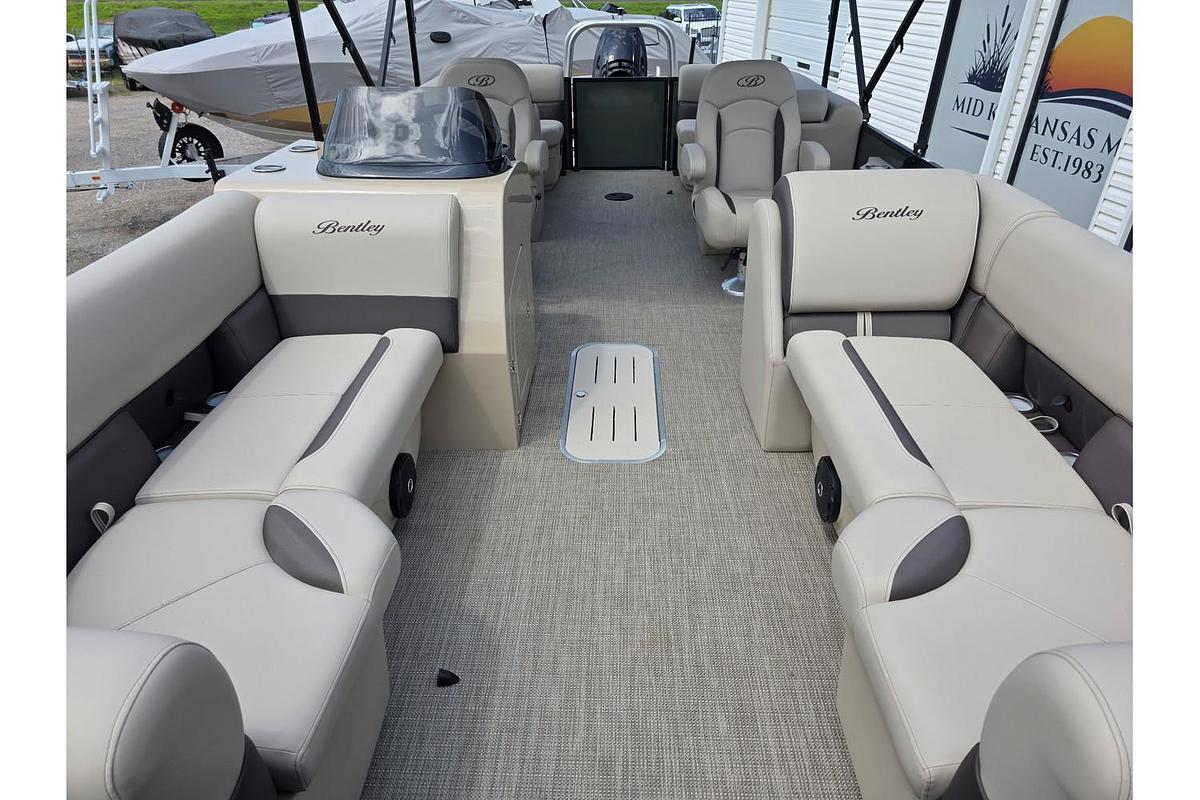 2026 Bentley Pontoons Legacy 223 Navigator Tritoon