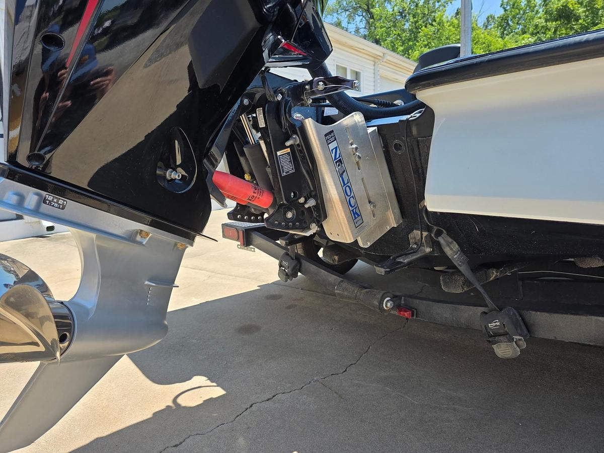 Used 2022 Caymas CX 20