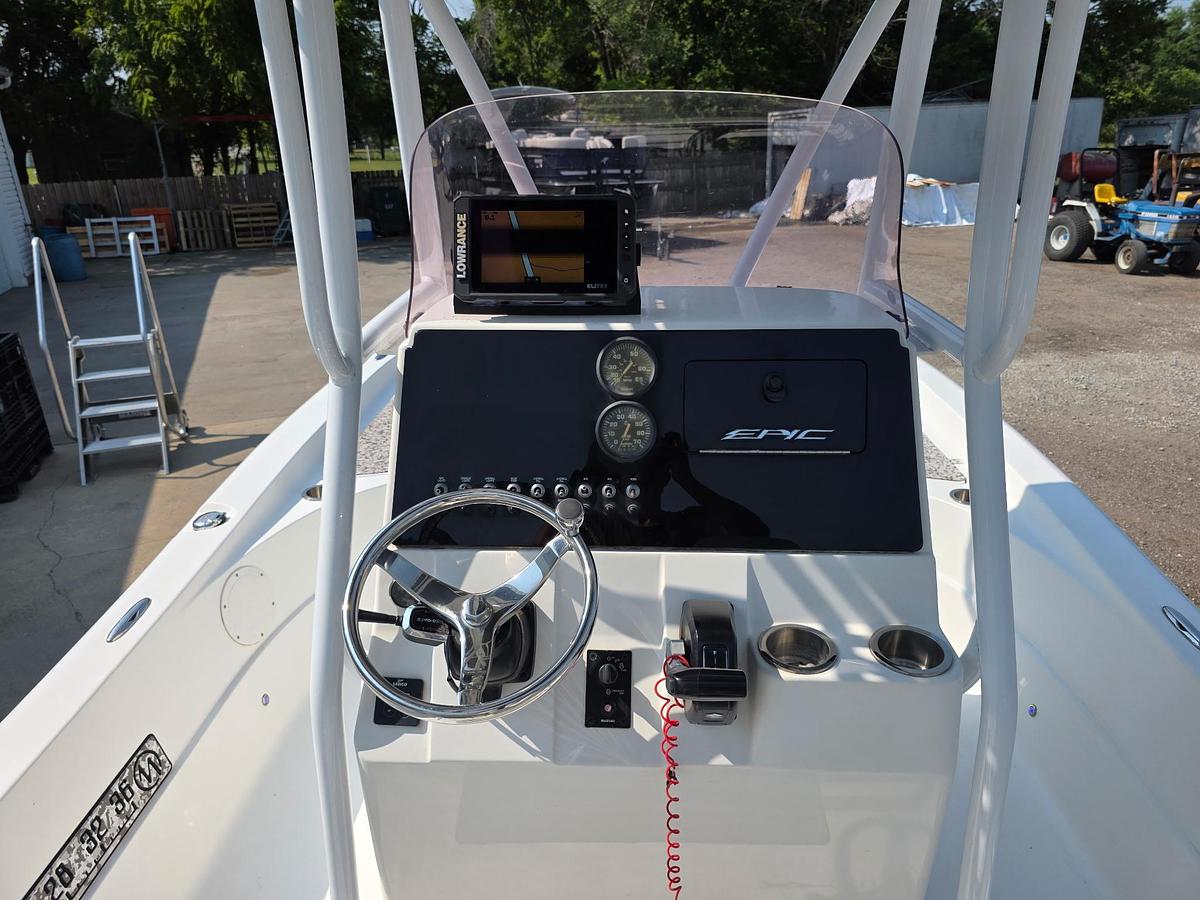 Used 2019 Epic Boats 22 Bay
