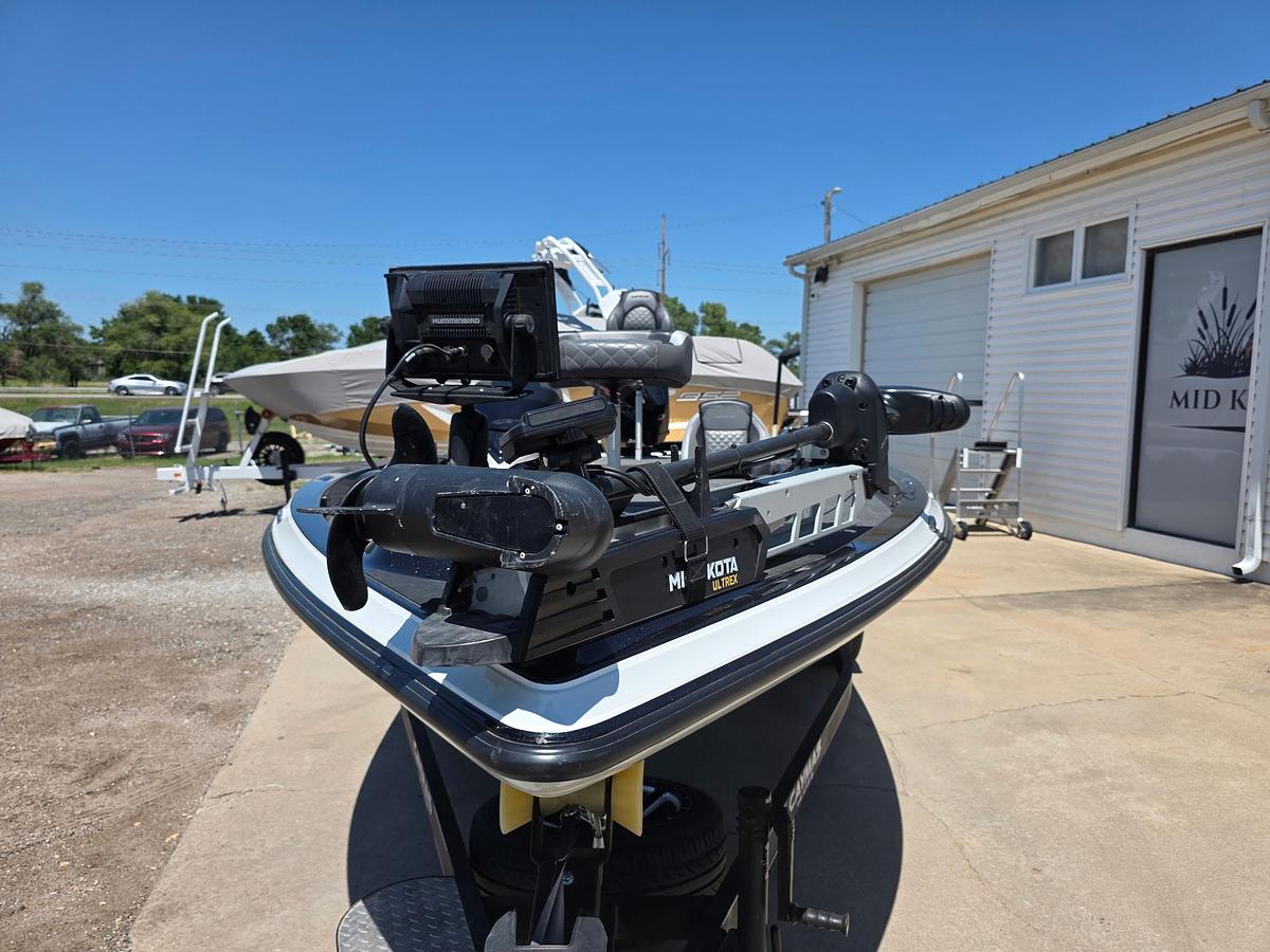 Used 2022 Caymas CX 20
