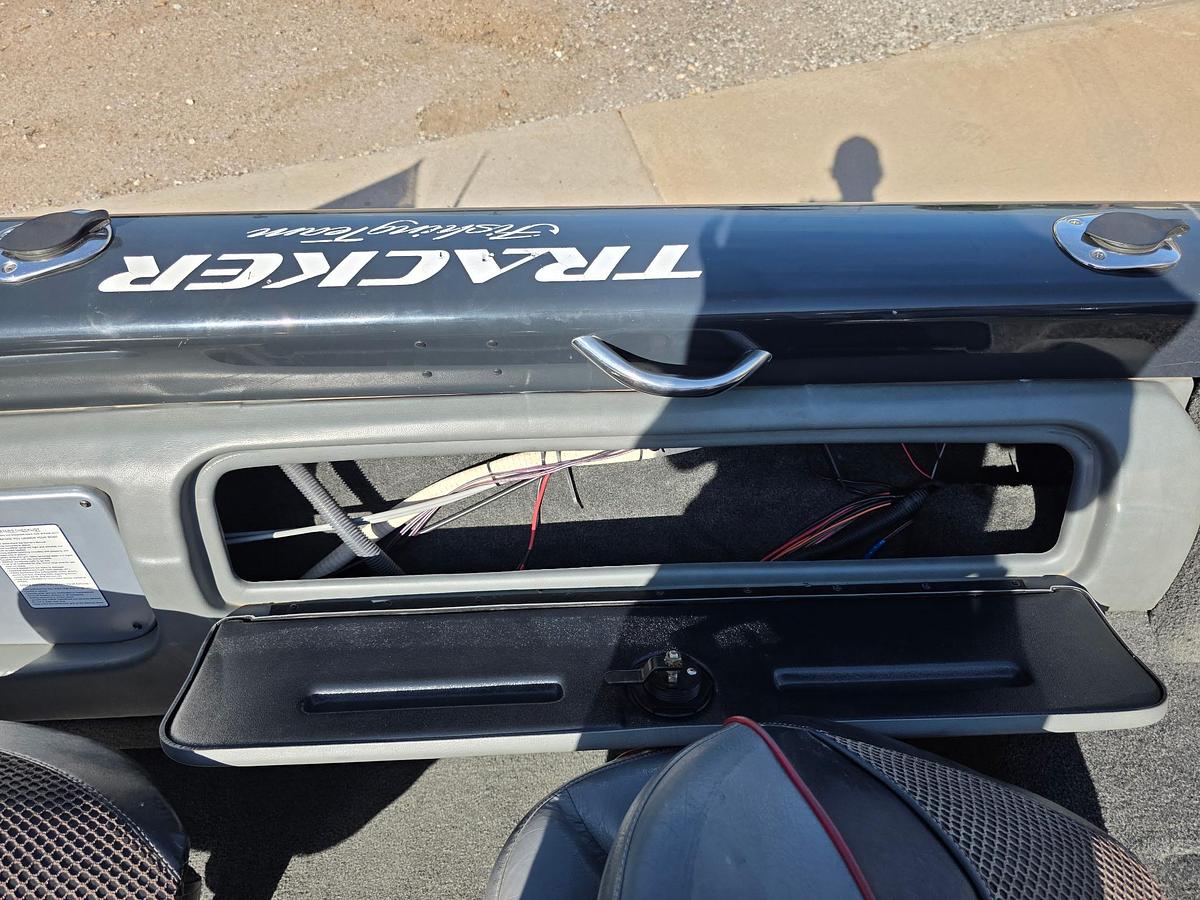 Used 2007 Tracker Tundra 18