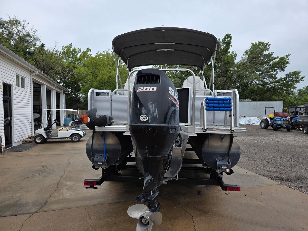 Used 2019 Avalon 2385 Catalina Rear Fish