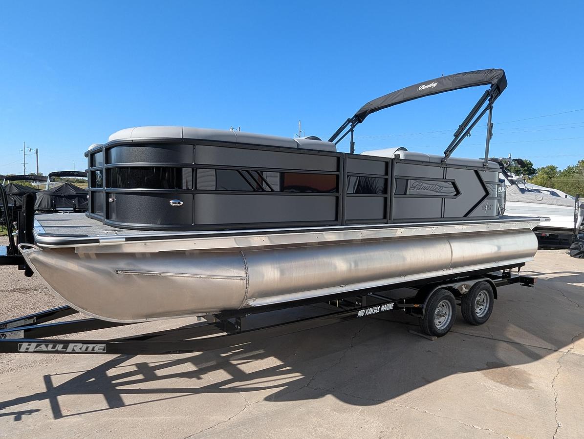 2027 Bentley Pontoons Bolt 223