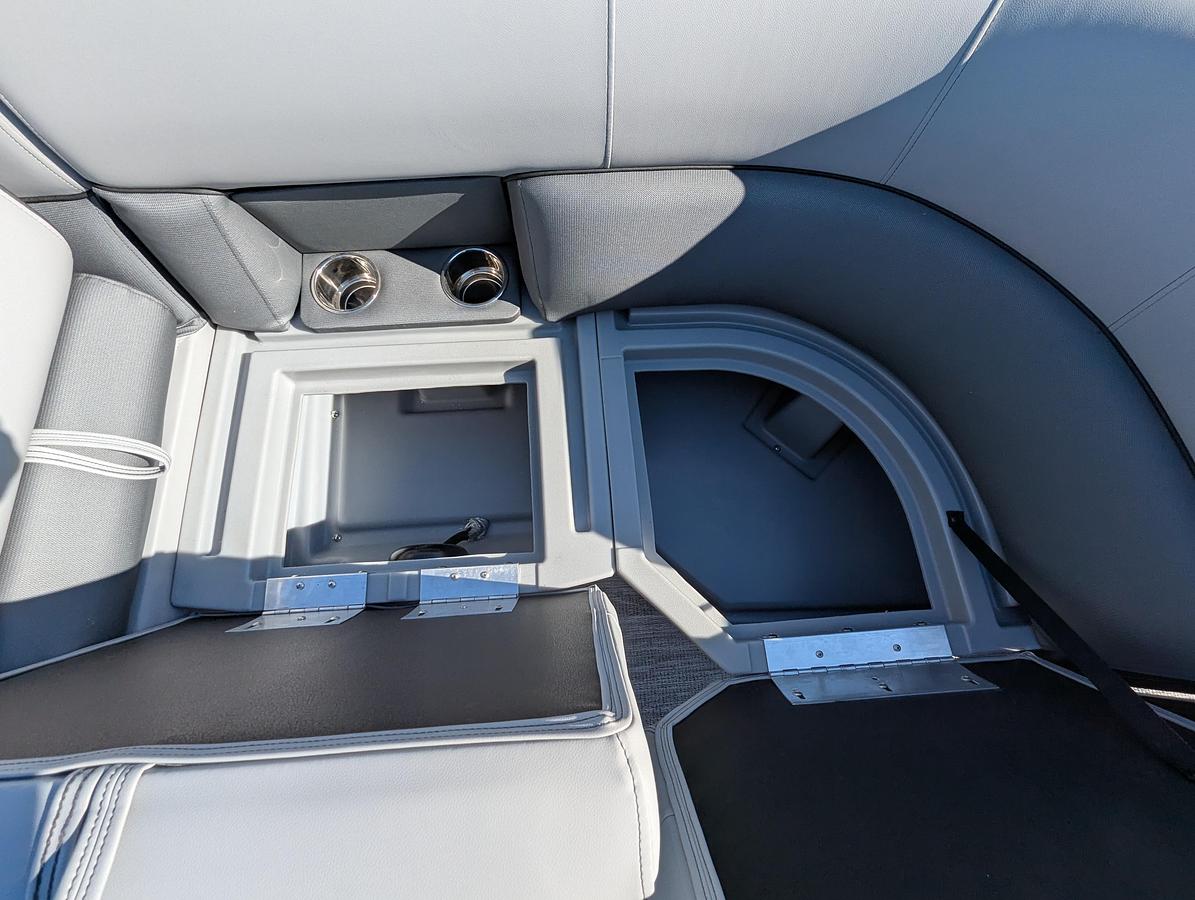 2027 Bentley Pontoons Bolt 223