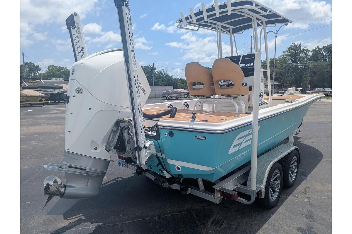 Used 2018 Epic Boats 22 Bay