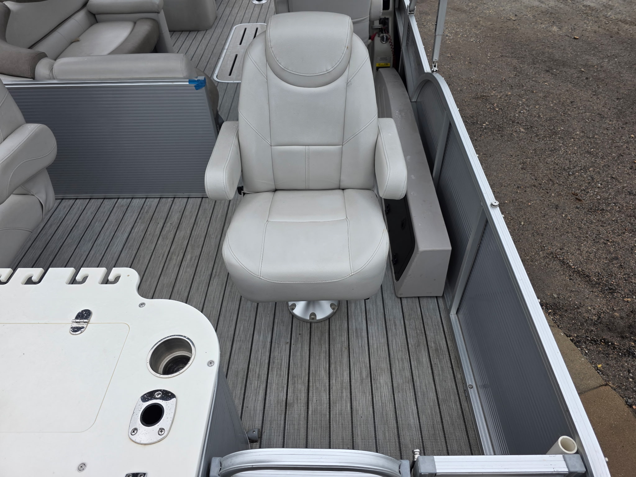 Used 2019 Avalon 2385 Catalina Rear Fish