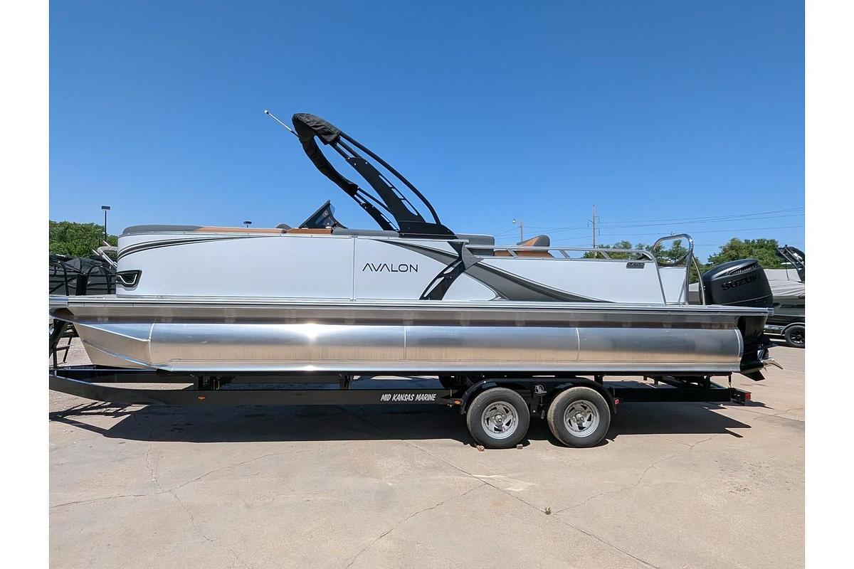 2026 Avalon 25E85 LSZ Versatile Rear Bench Windshield Tritoon