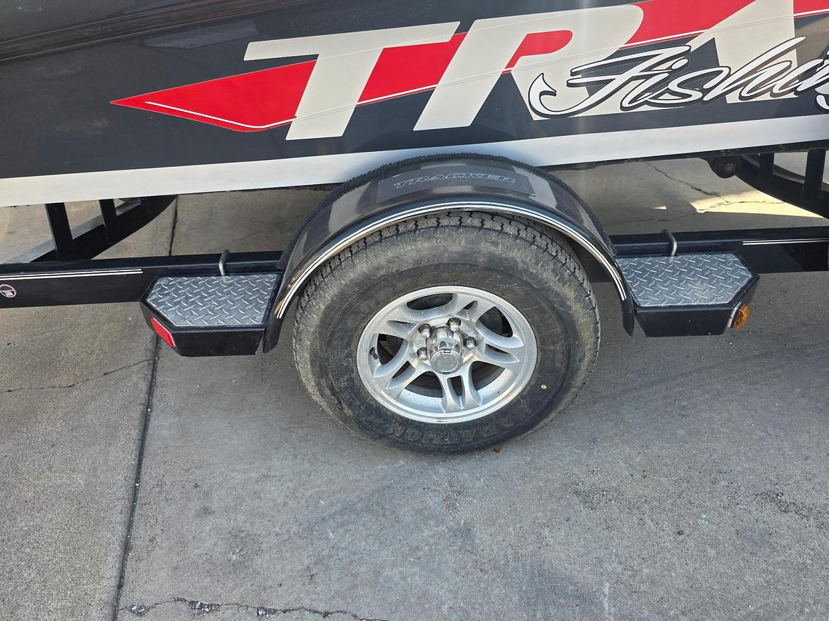 Used 2007 Tracker Tundra 18