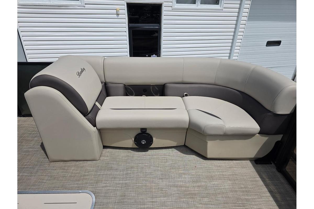2026 Bentley Pontoons Legacy 223 Navigator Tritoon