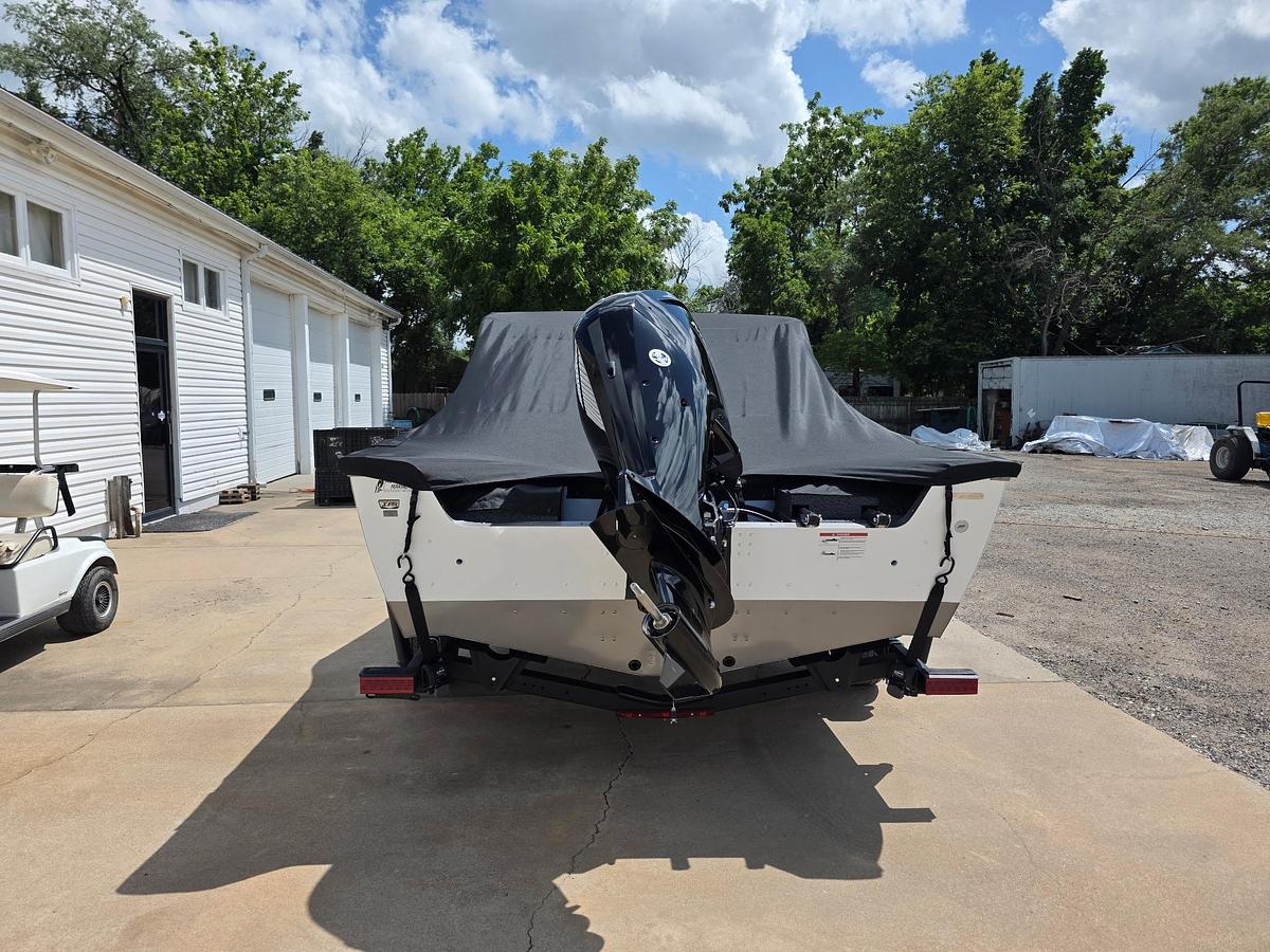 2027 Lund 1775 Impact XS Sport