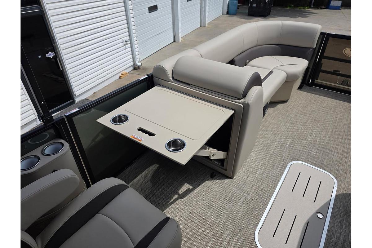 2026 Bentley Pontoons Legacy 223 Navigator Tritoon