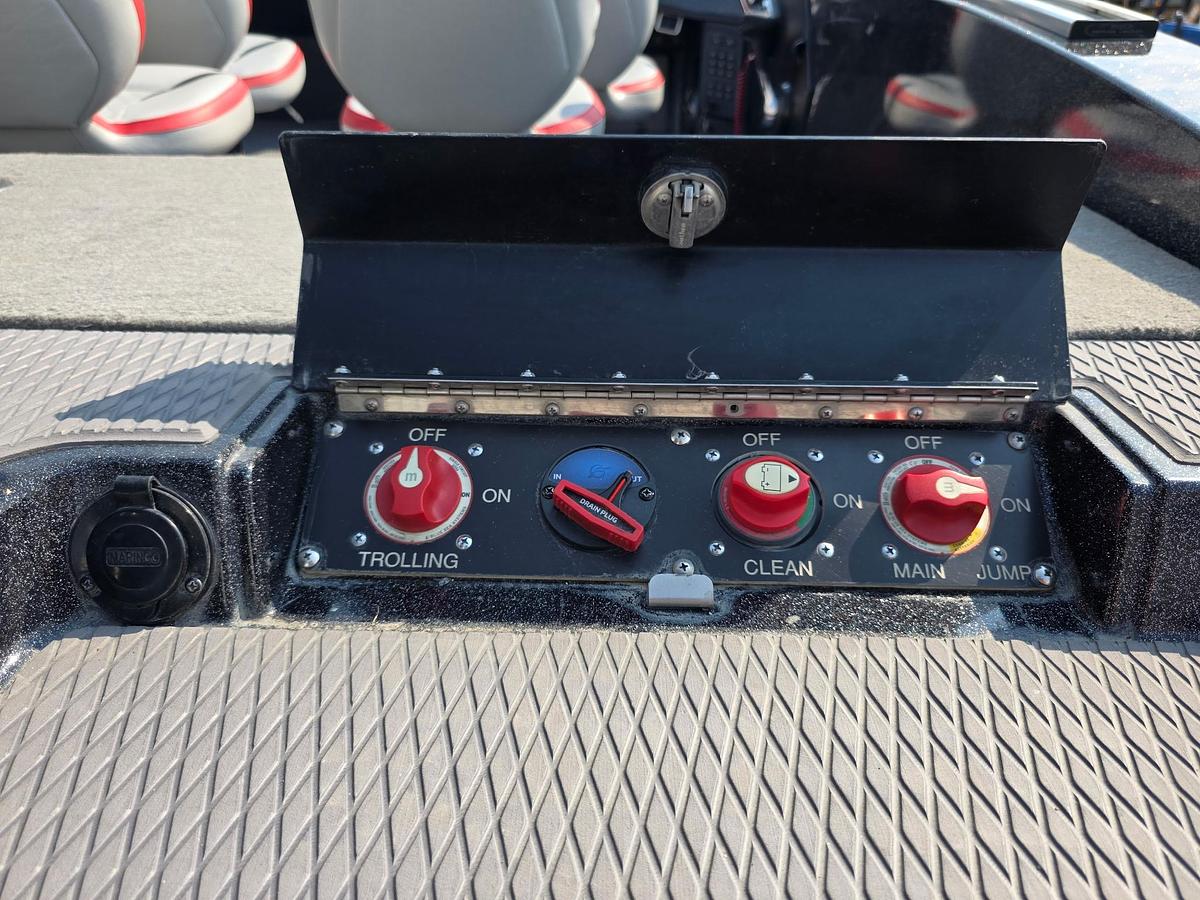 Used 2023 Caymas DV 22