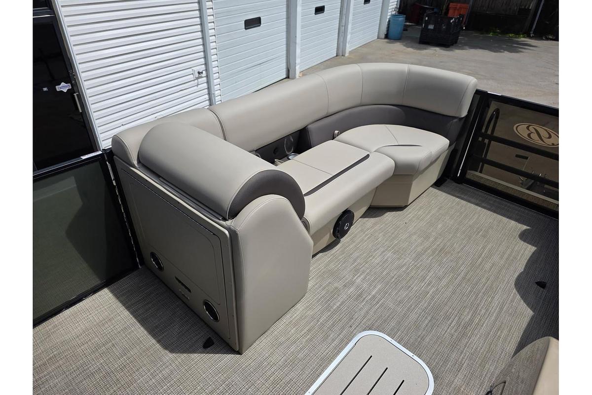 2026 Bentley Pontoons Legacy 223 Navigator Tritoon