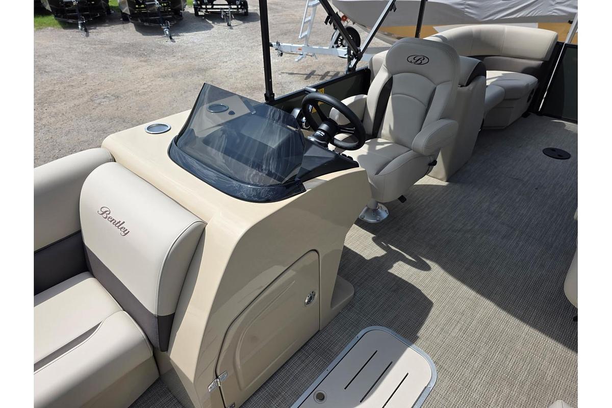 2026 Bentley Pontoons Legacy 223 Navigator Tritoon