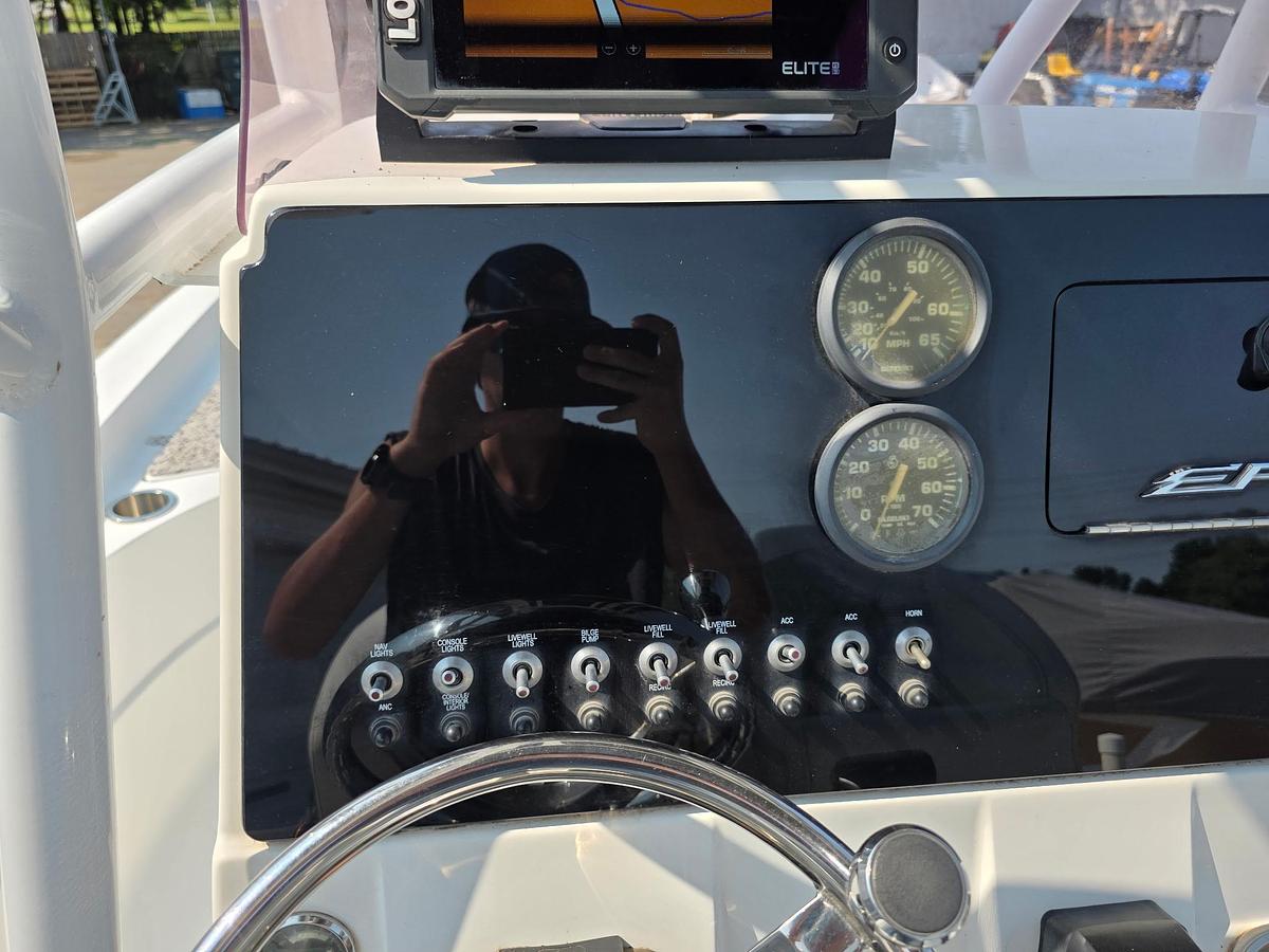 Used 2019 Epic Boats 22 Bay