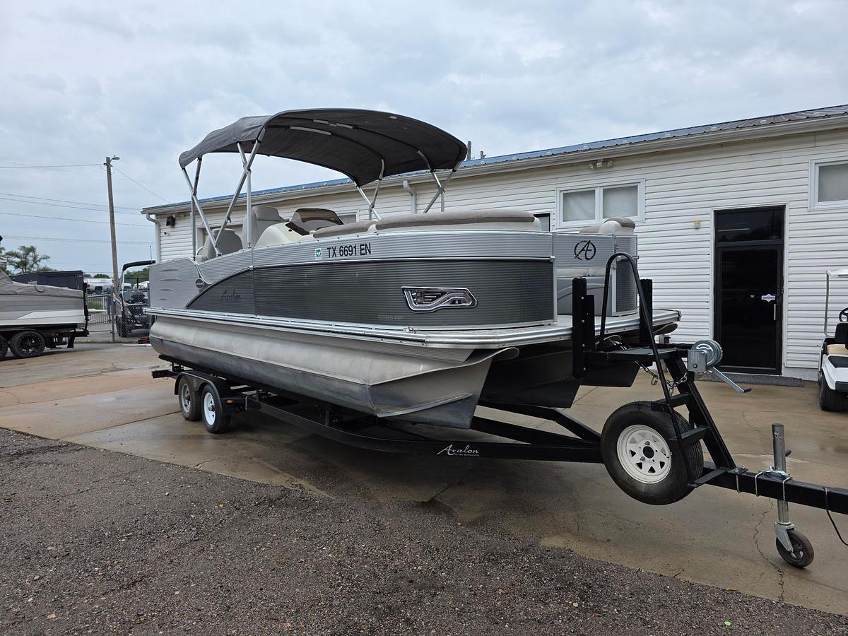 Used 2019 Avalon 2385 Catalina Rear Fish