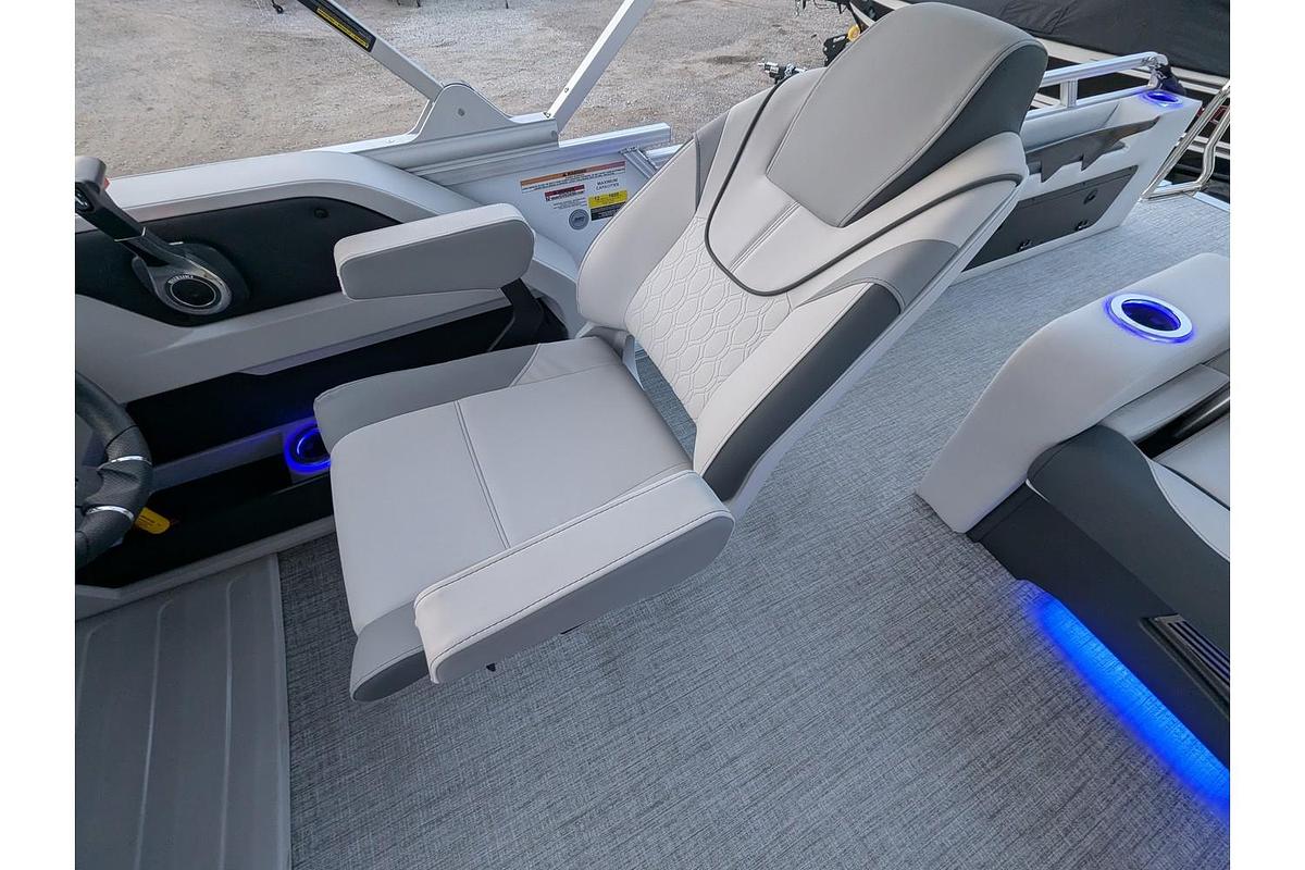 2026 Avalon 2385 LSZ Versatile Rear Bench