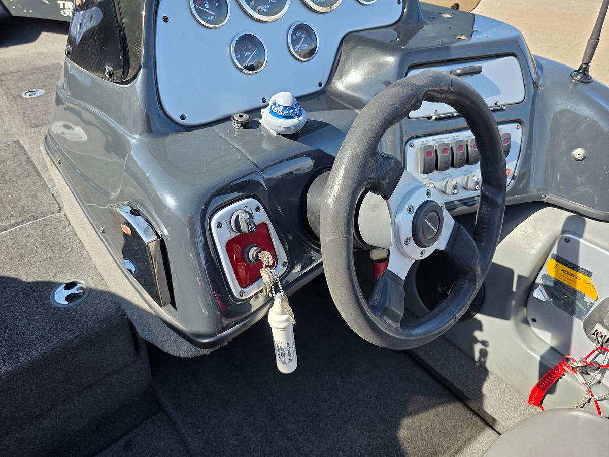 Used 2007 Tracker Tundra 18