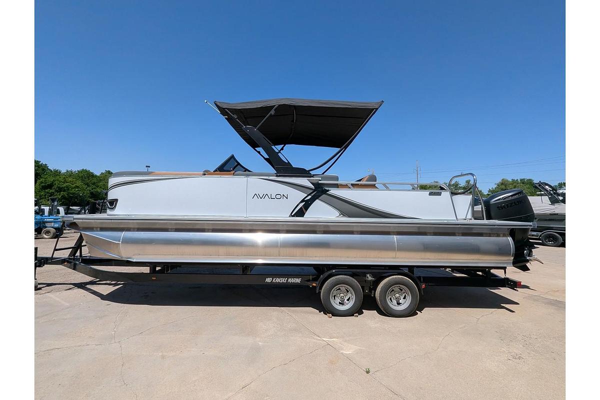 2026 Avalon 25E85 LSZ Versatile Rear Bench Windshield Tritoon