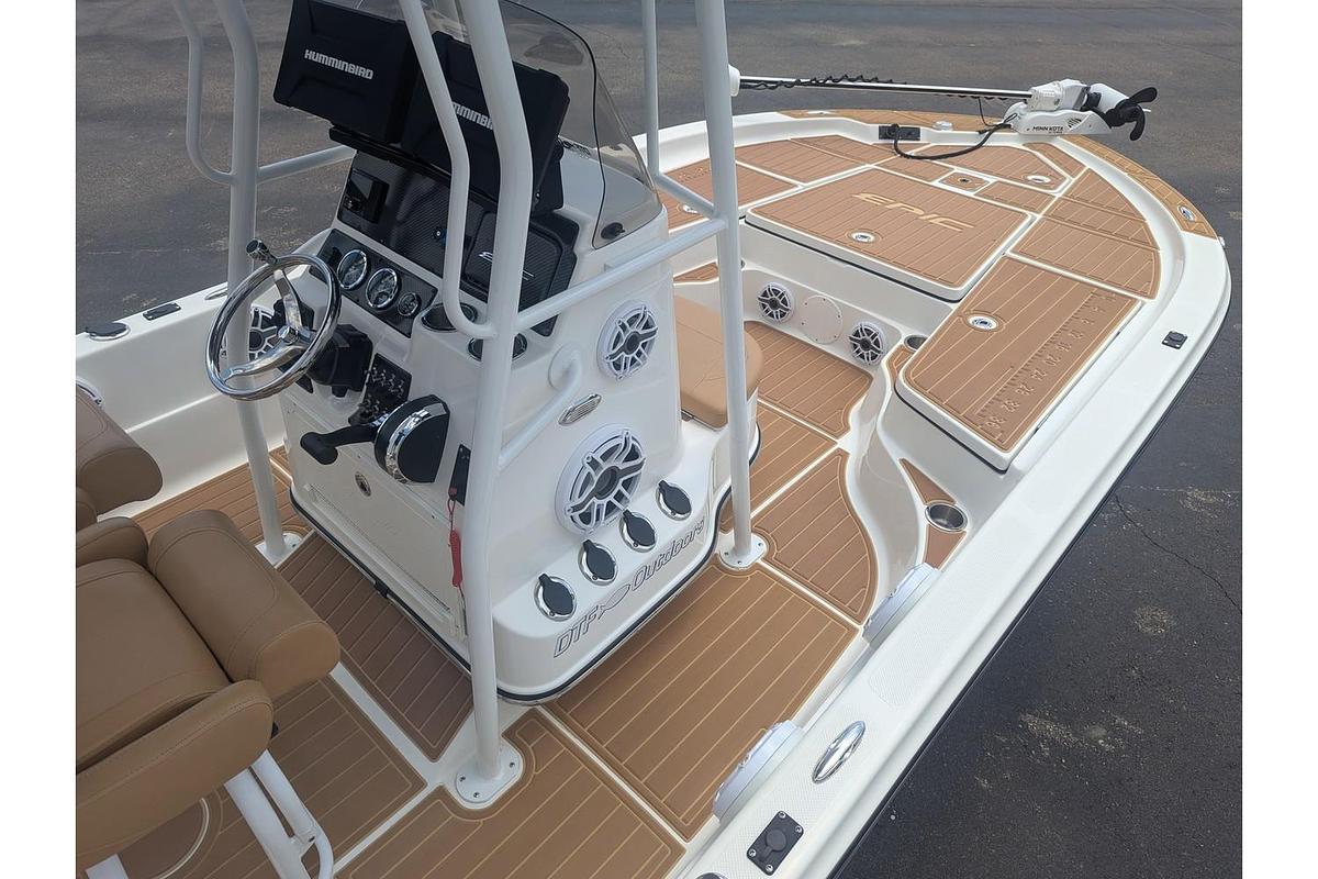 Used 2018 Epic Boats 22 Bay