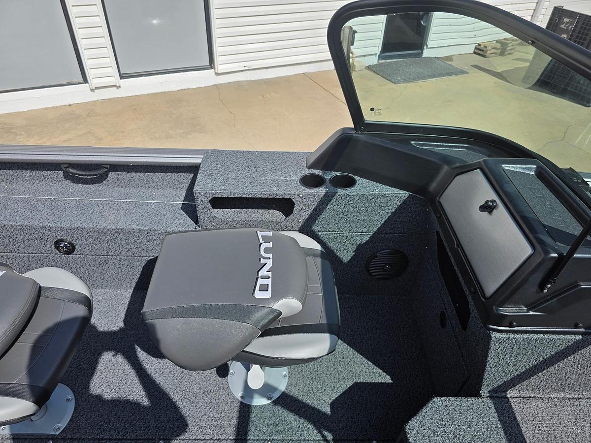2027 Lund 1875 Impact XS Sport