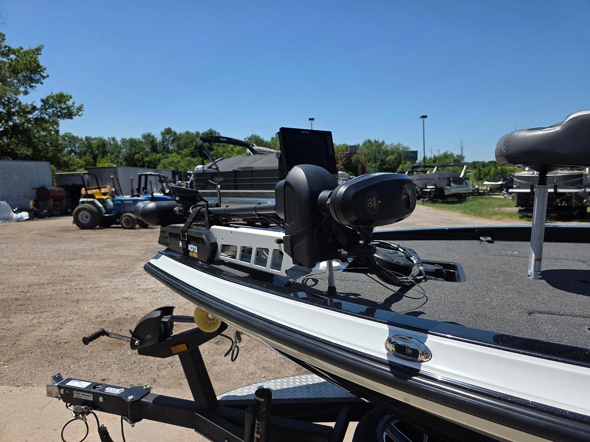 Used 2022 Caymas CX 20
