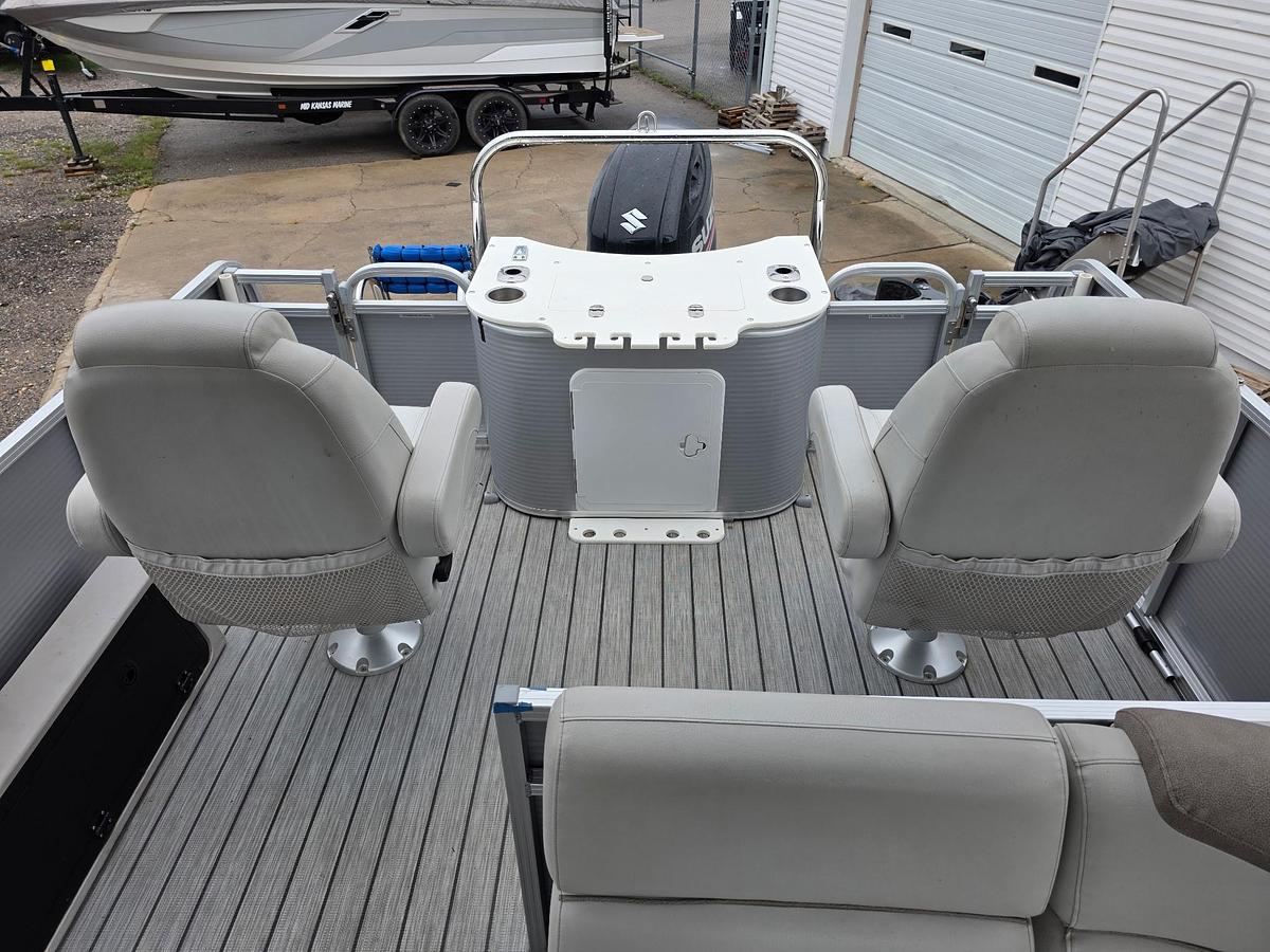 Used 2019 Avalon 2385 Catalina Rear Fish