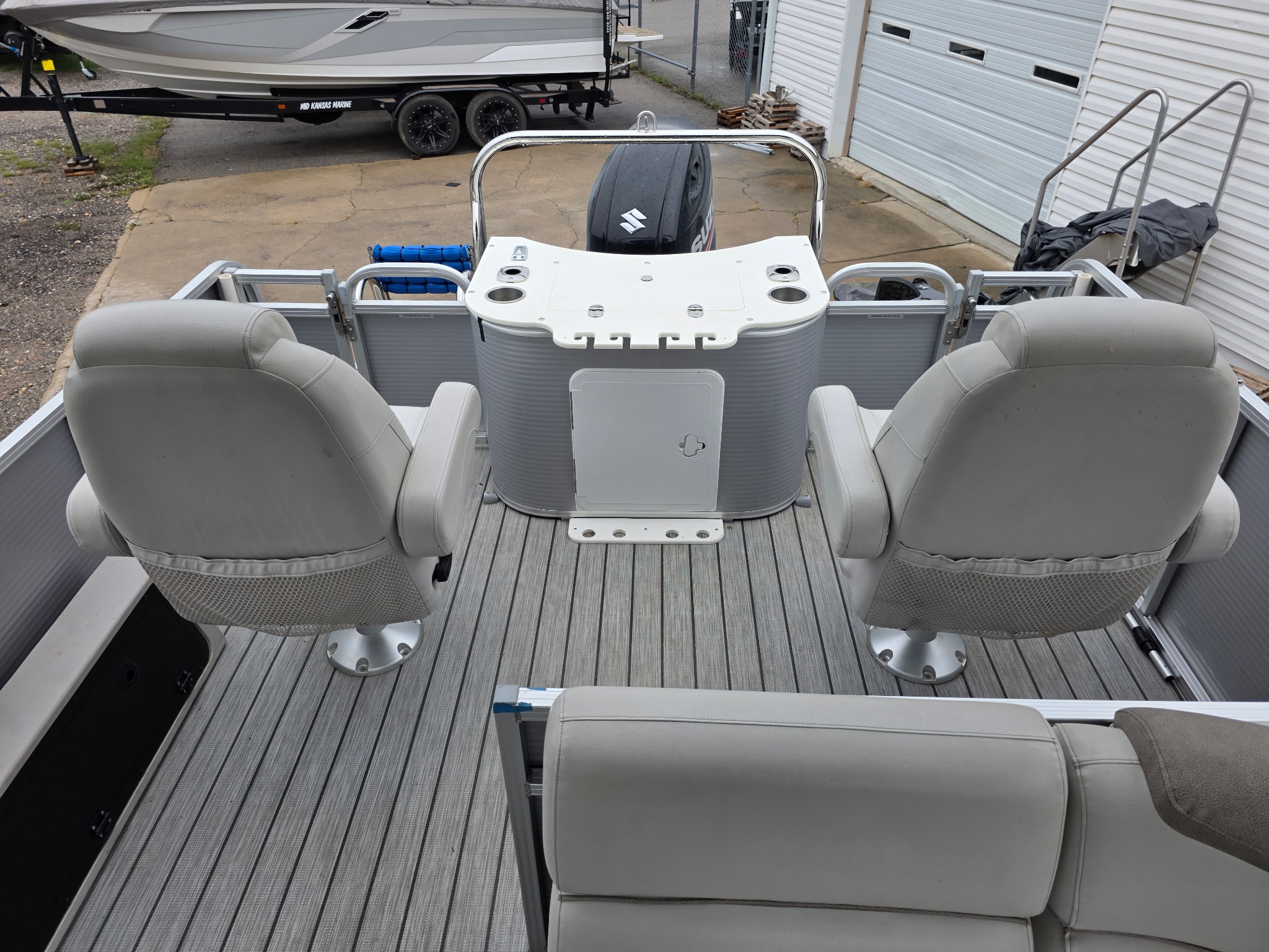 Used 2019 Avalon 2385 Catalina Rear Fish