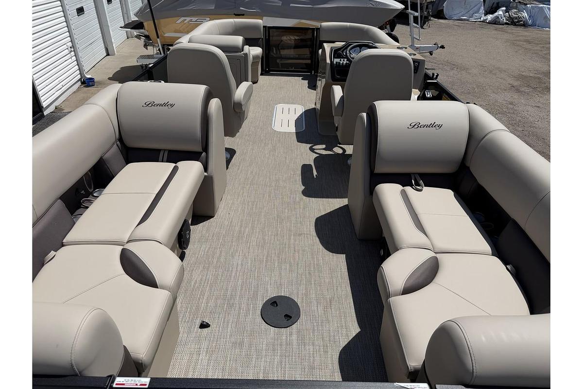 2026 Bentley Pontoons Legacy 223 Navigator Tritoon