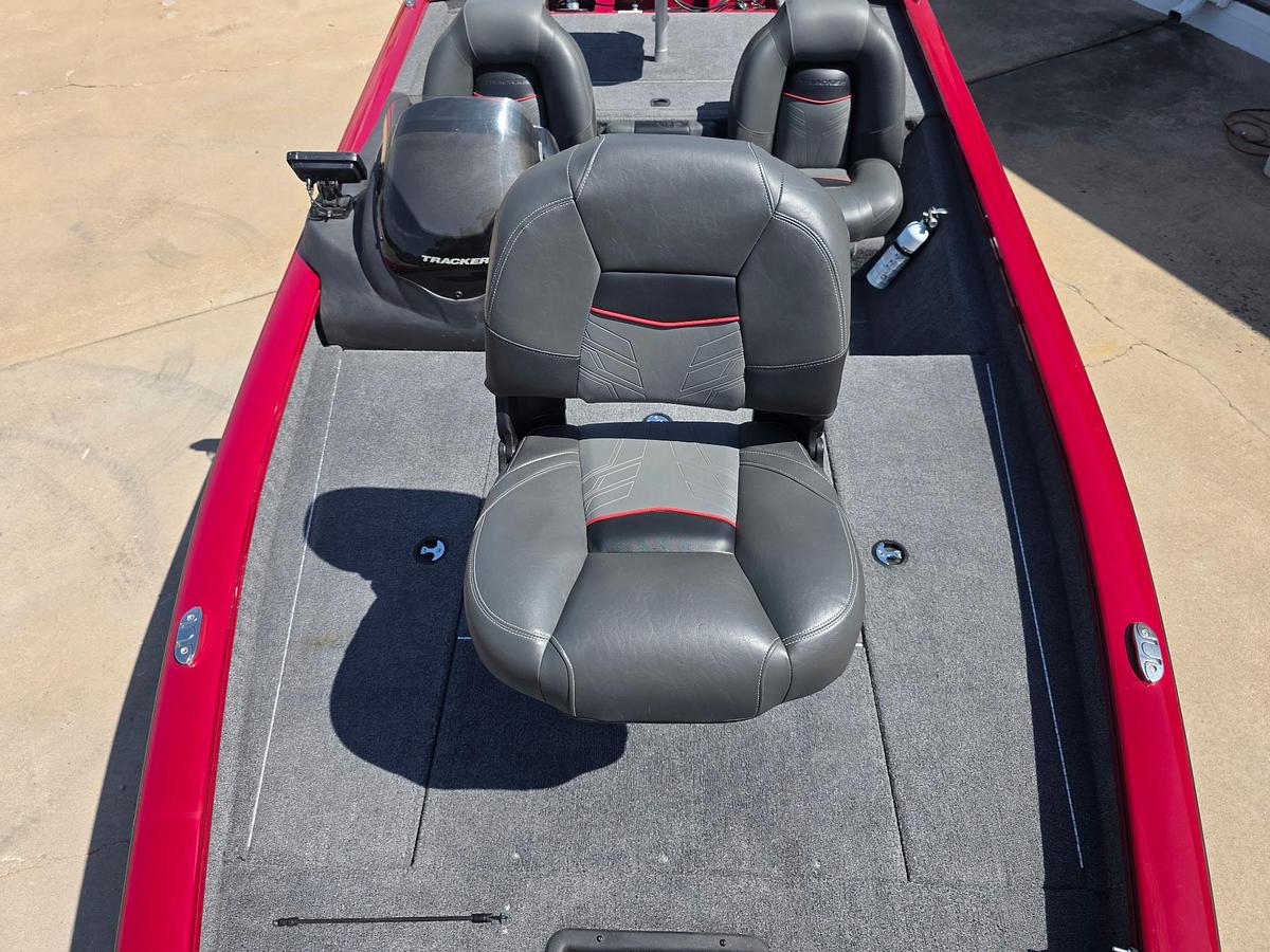 Used 2024 Bass Tracker Pro Team 175