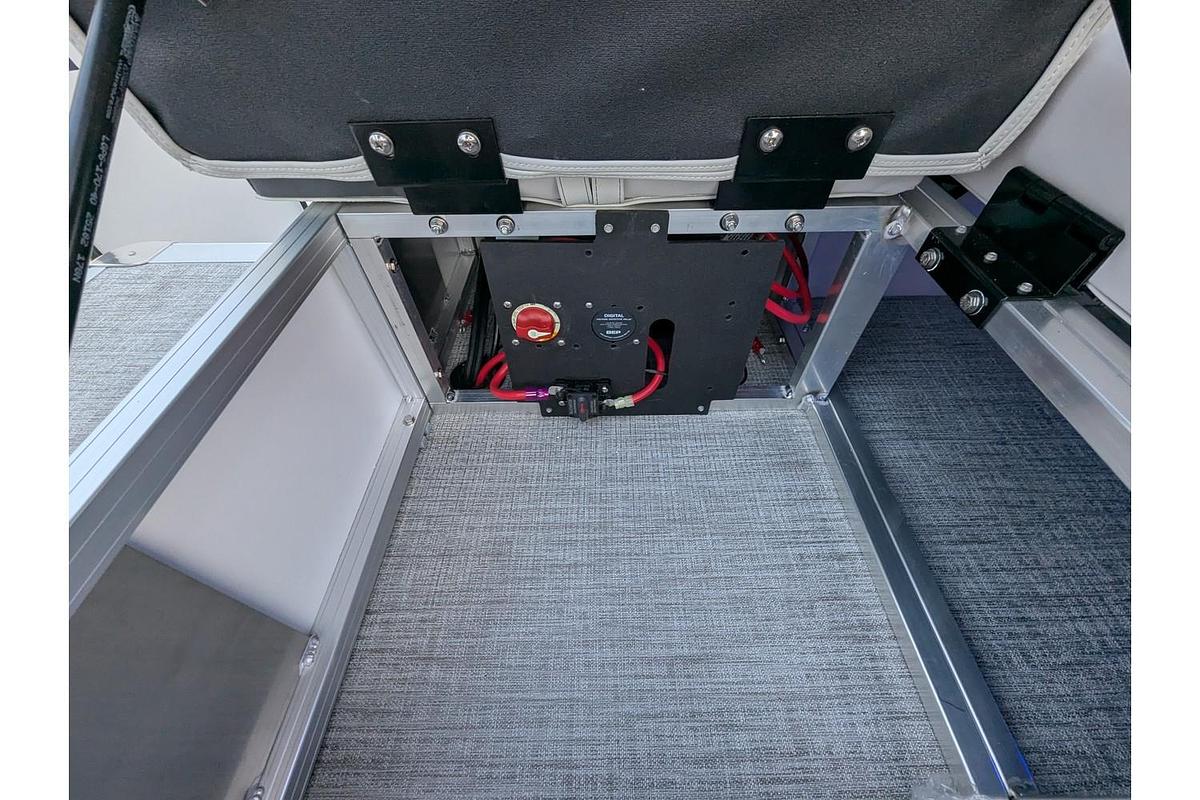 2026 Avalon 2385 LSZ Versatile Rear Bench