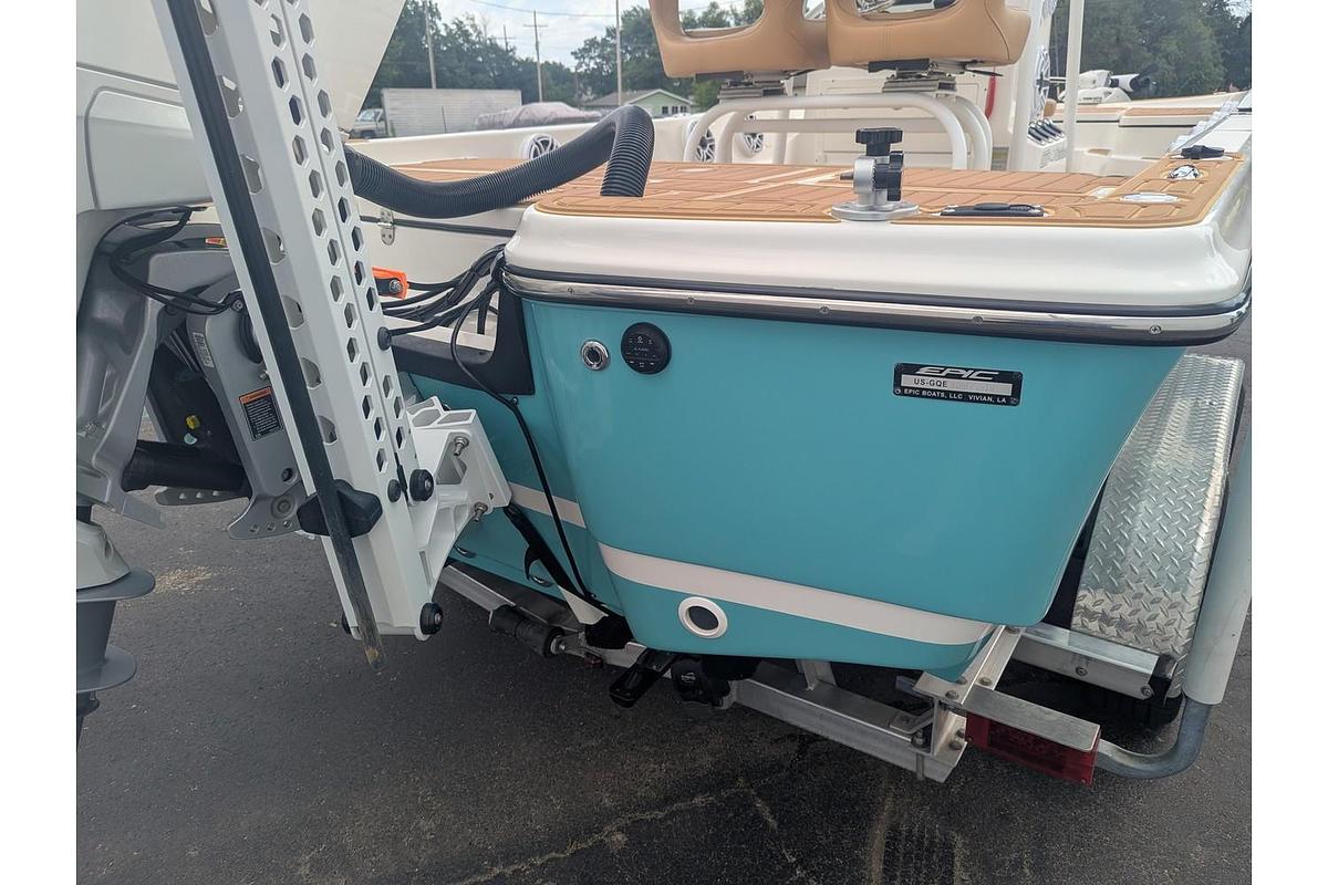 Used 2018 Epic Boats 22 Bay