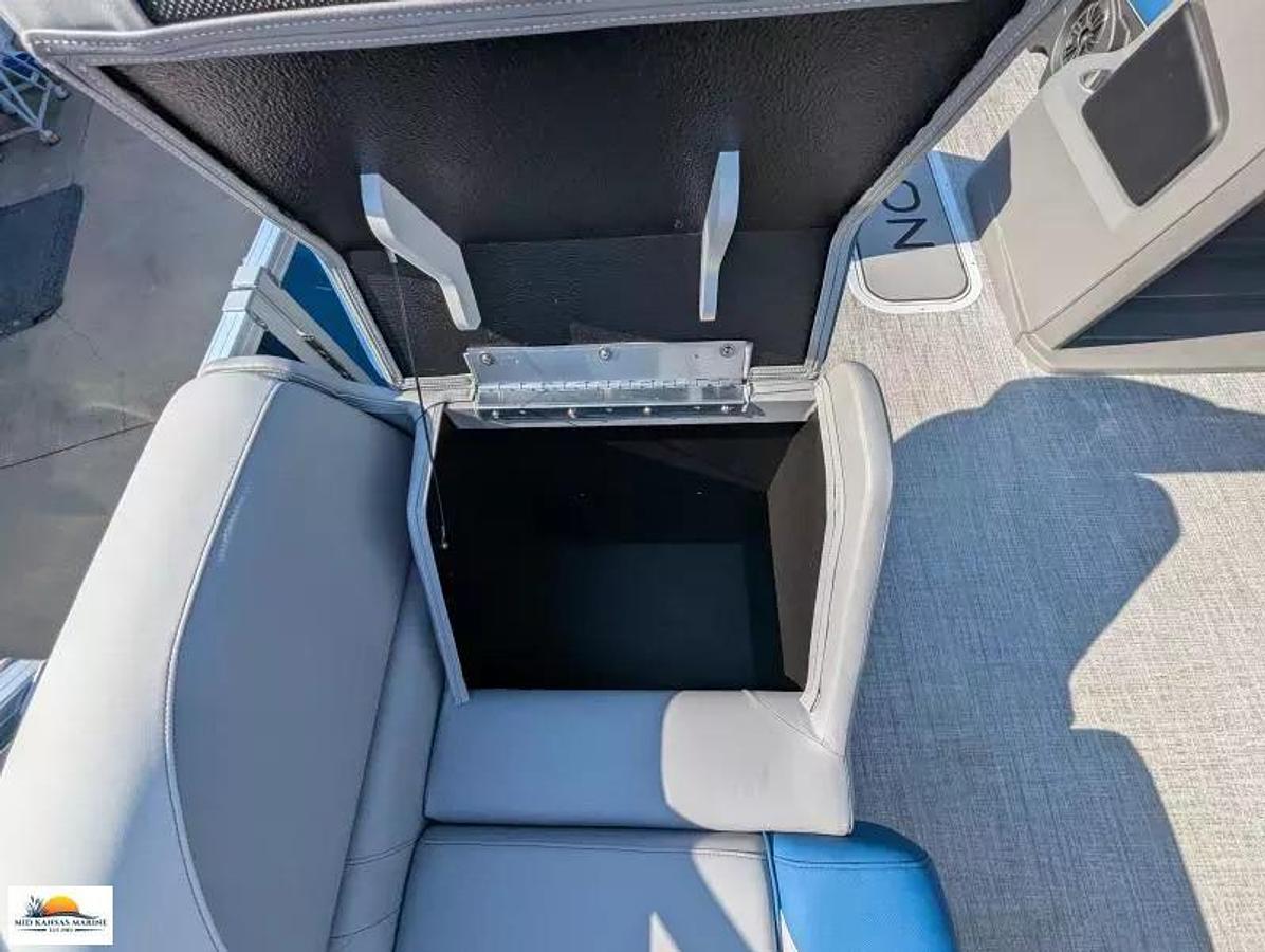 2026 Avalon 2185 LSZ Cruise Rear Bench Tritoon