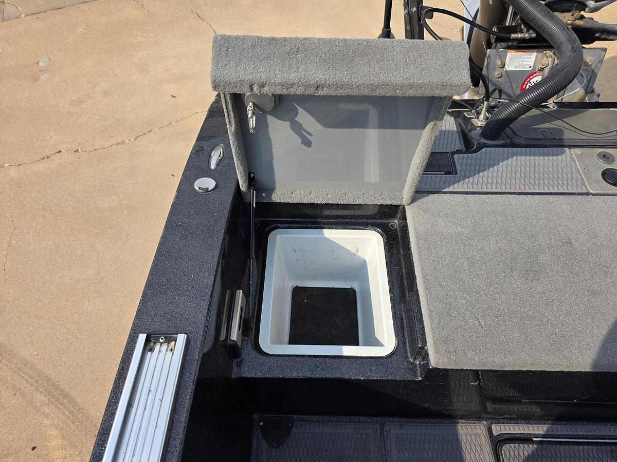 Used 2023 Caymas DV 22
