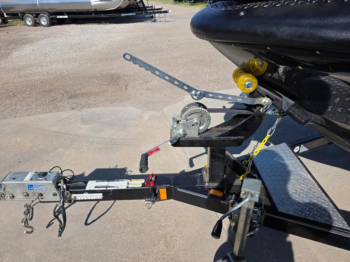 Used 2007 Tracker Tundra 18
