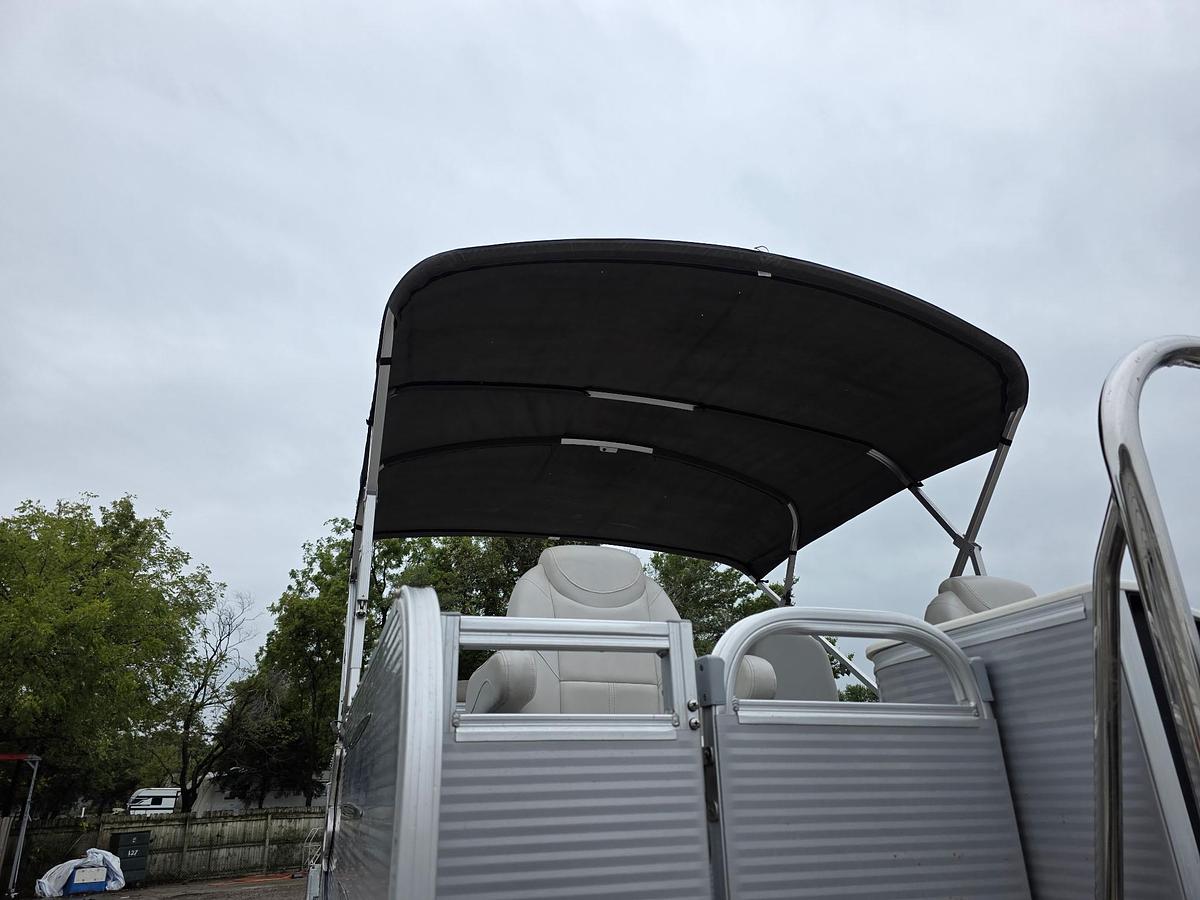 Used 2019 Avalon 2385 Catalina Rear Fish