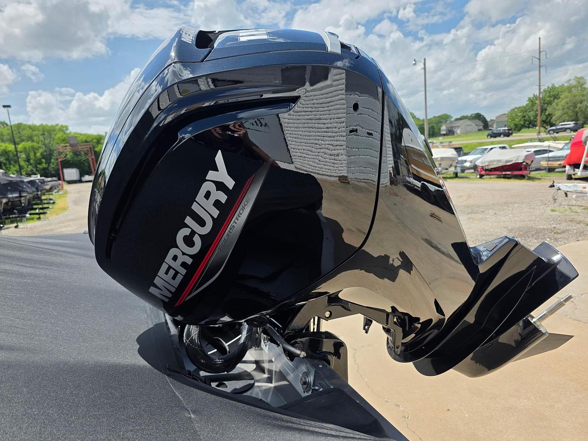 2027 Lund 1775 Impact XS Sport