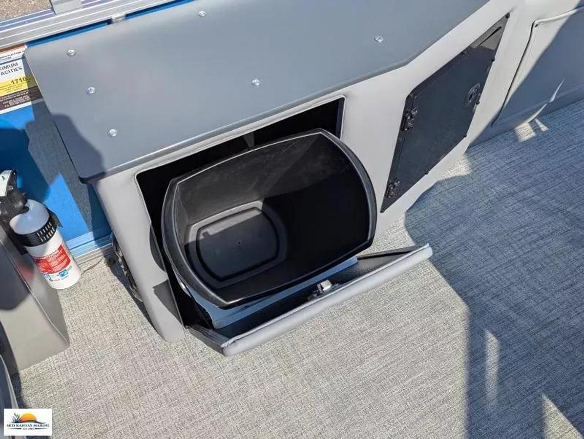 2026 Avalon 2185 LSZ Cruise Rear Bench Tritoon