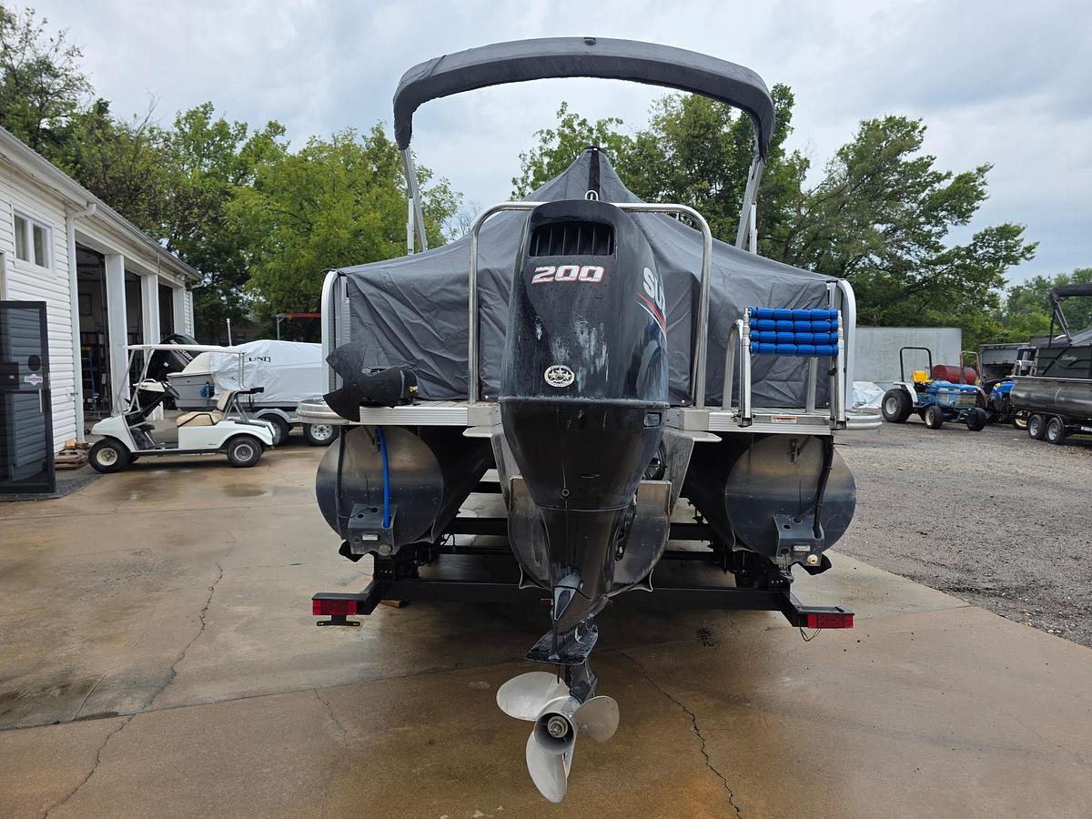 Used 2019 Avalon 2385 Catalina Rear Fish